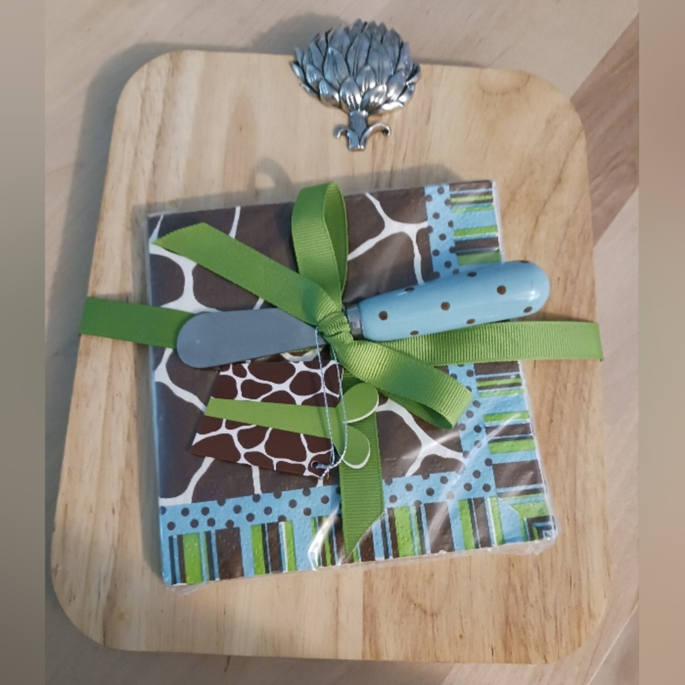 Mudpie artichoke cutting board gift set